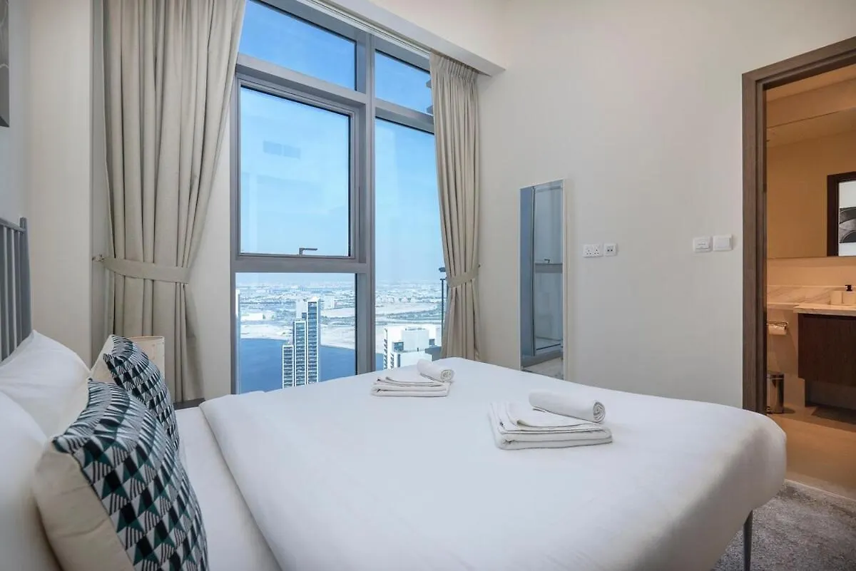 Airy 5-Bedrooms Apartment At Harbour Views With Stunning Scenery Of Dubai Creek!