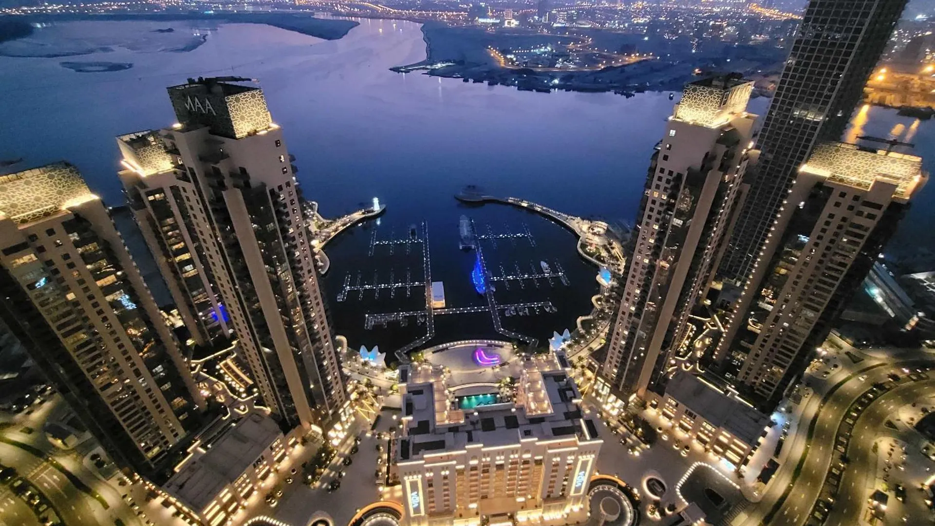 Airy 5-Bedrooms Apartment At Harbour Views With Stunning Scenery Of Dubai Creek!