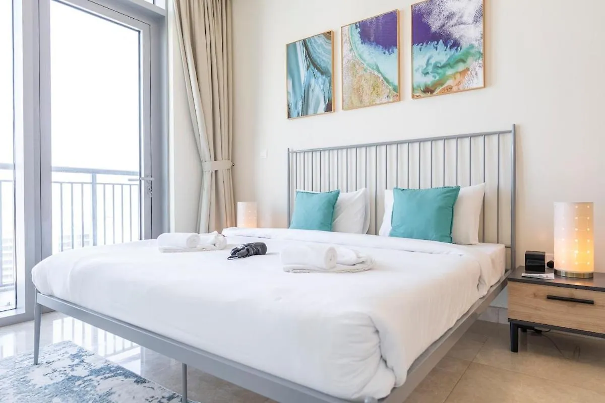 Airy 5-Bedrooms Apartment At Harbour Views With Stunning Scenery Of Dubai Creek! 0*,