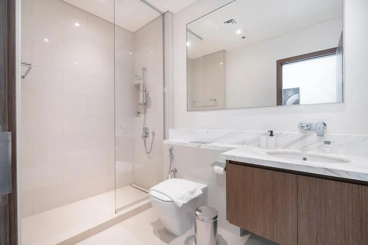 Airy 5-Bedrooms Apartment At Harbour Views With Stunning Scenery Of Dubai Creek!