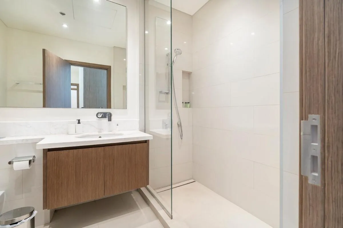 Airy 5-Bedrooms Apartment At Harbour Views With Stunning Scenery Of Dubai Creek!