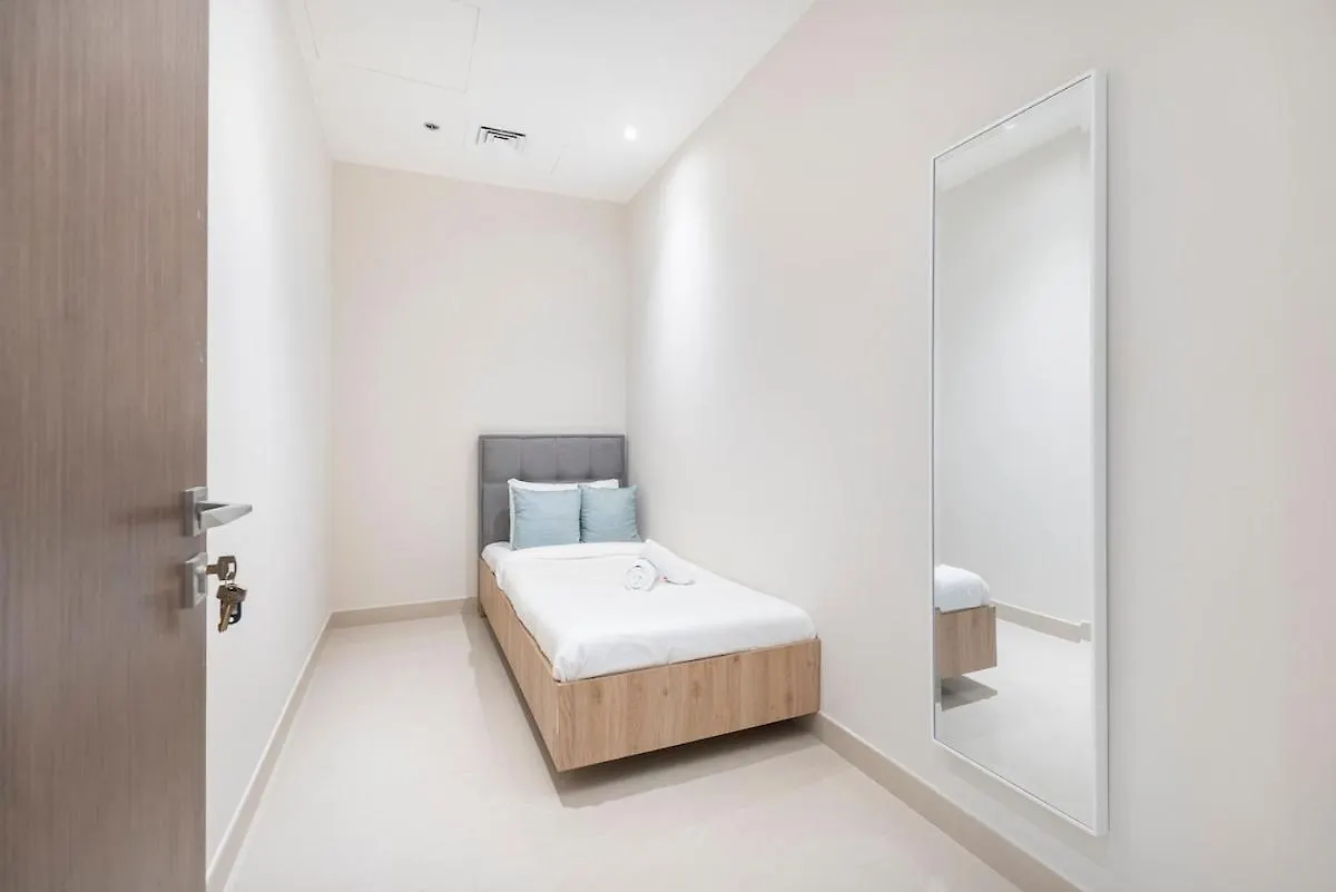 Airy 5-Bedrooms Apartment At Harbour Views With Stunning Scenery Of Dubai Creek!