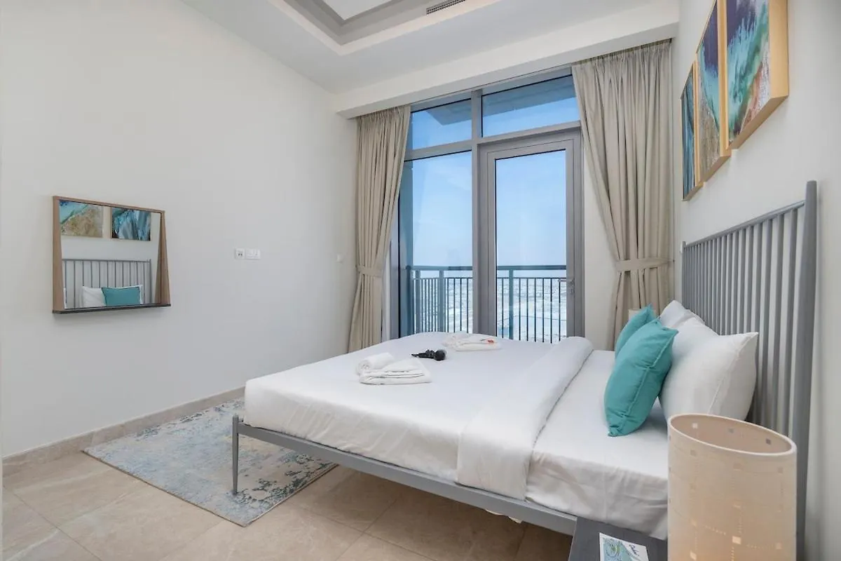 Airy 5-Bedrooms Apartment At Harbour Views With Stunning Scenery Of Dubai Creek!