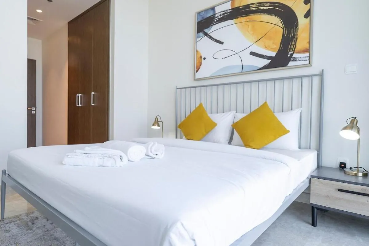 Airy 5-Bedrooms Apartment At Harbour Views With Stunning Scenery Of Dubai Creek!