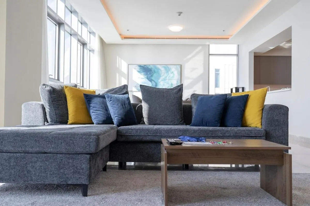Airy 5-Bedrooms Apartment At Harbour Views With Stunning Scenery Of Dubai Creek!